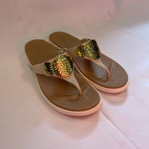 Crocs Sarah Hammered Circle Wedge Flip Thong Sandals Women’s Size 10